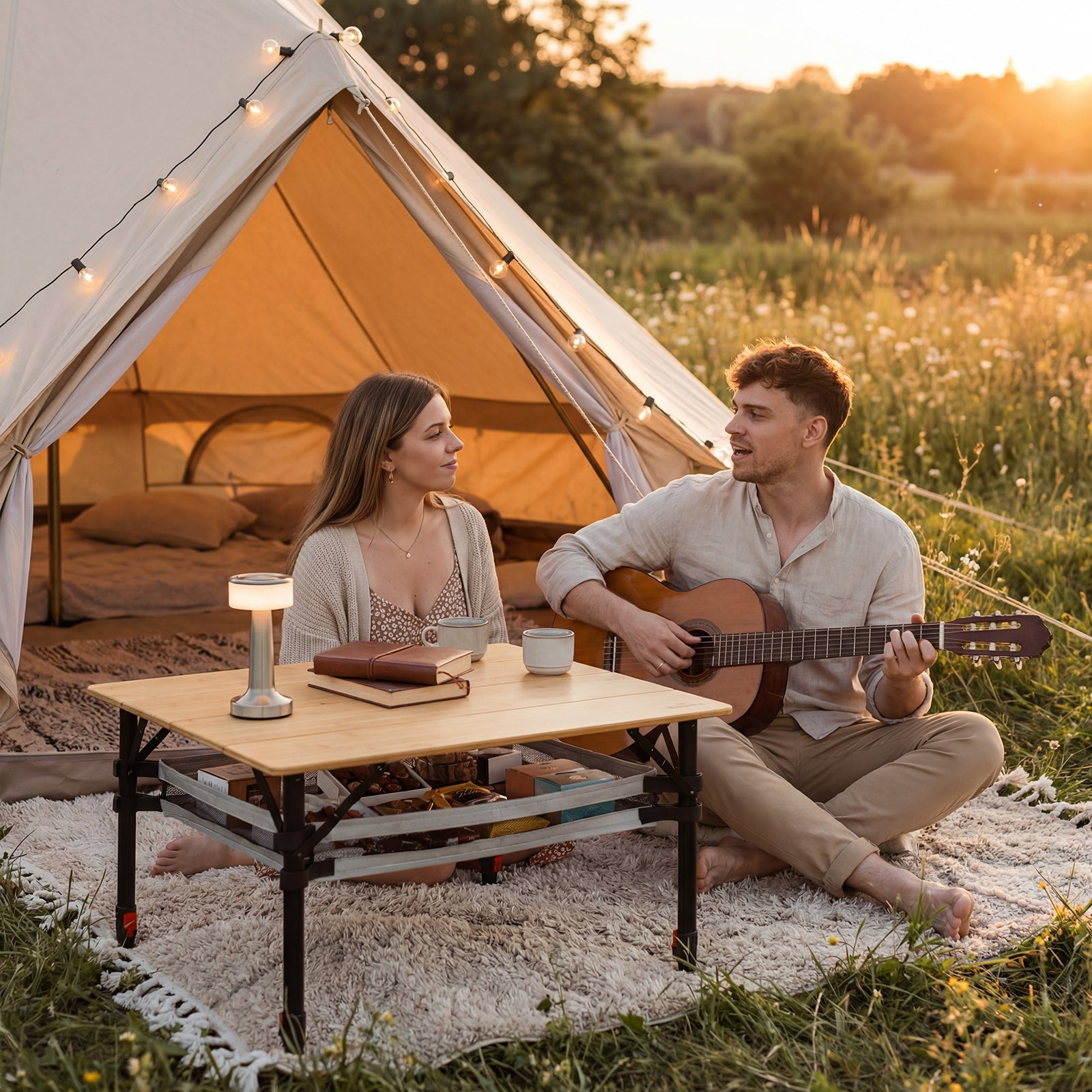 Campingtisch klappbar mit Bambus-Tischplatte – höhenverstellbarer Outdoor-Tisch mit verstellbaren Beinen und Aufbewahrungsnetz, 80 x 65 cm