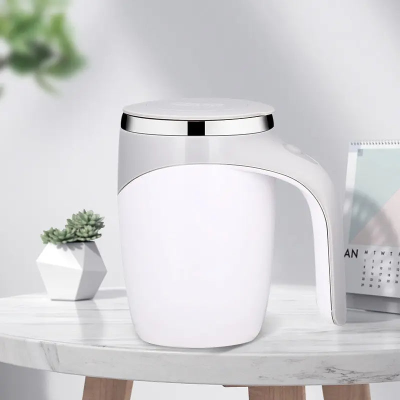 Selbstrührender Becher – Automatisches Rühren für Kaffee & Tee